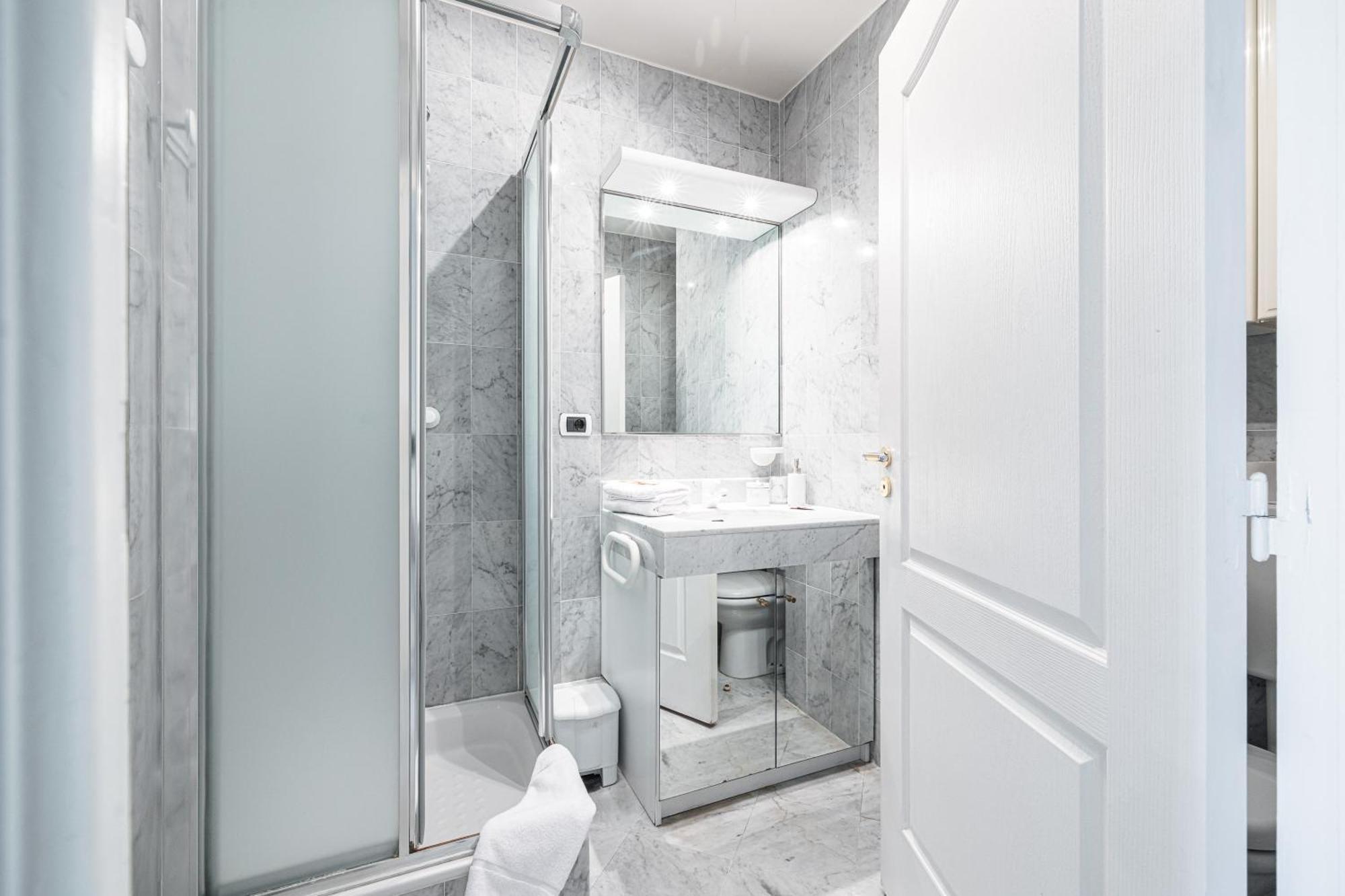 Victoria Bergamote Attic - Happy Rentals Menton Luaran gambar
